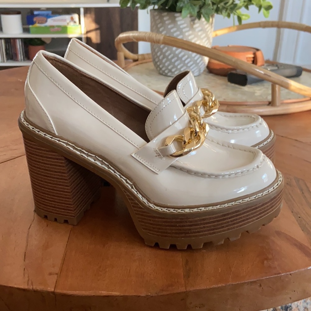 STEVE MADDEN Beige Loafer Patent Platform Shoes